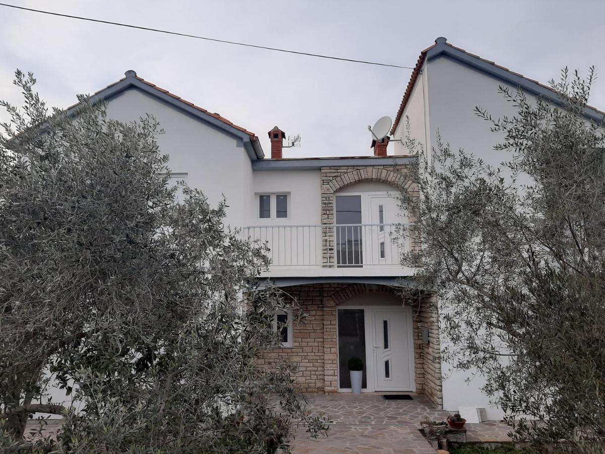 우글랸 Family House Rebeka 아파트 외부 사진